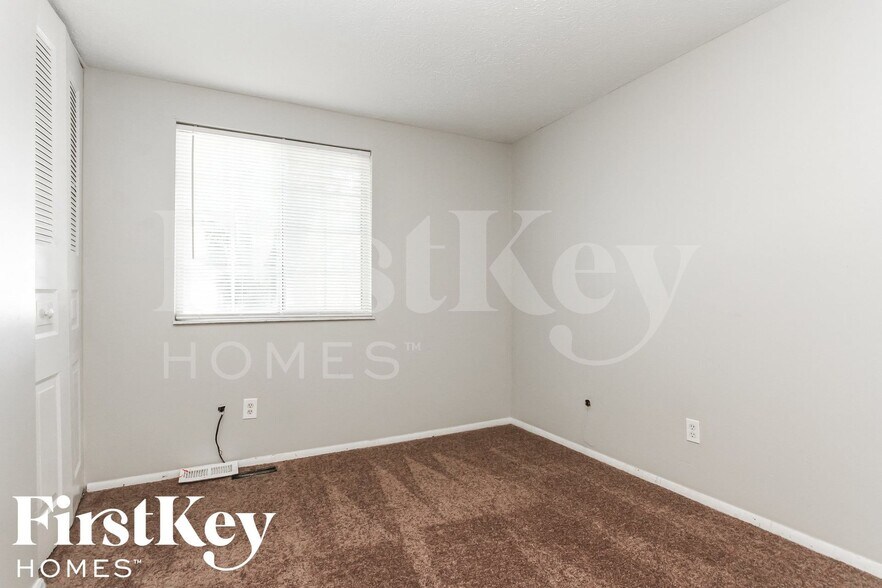 Building Photo - 2530 Fairhaven Dr