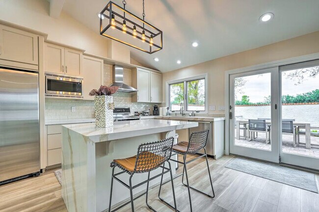 Building Photo - 7833 E Foxmore Ln