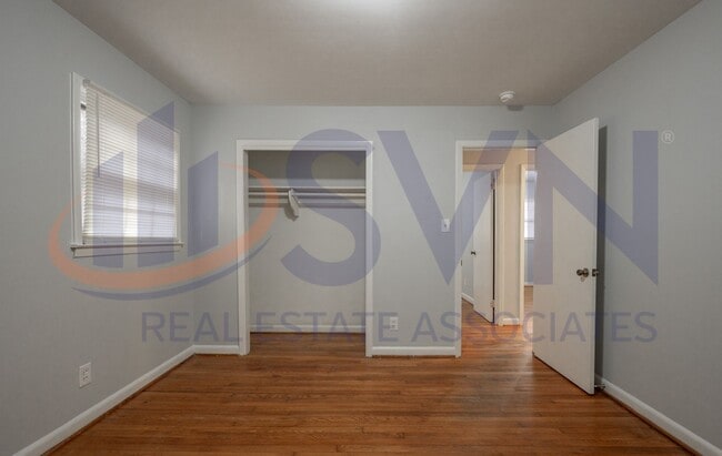 Building Photo - Refreshed 3 Bedroom / 2.5 Bath Ranch Style Home in Parkwood Neighborhood!