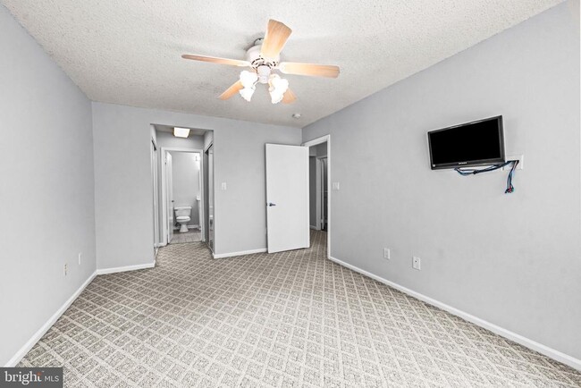Building Photo - 706 Oswego Ct