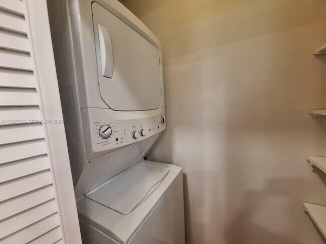 Building Photo - 22295 Timberly Dr