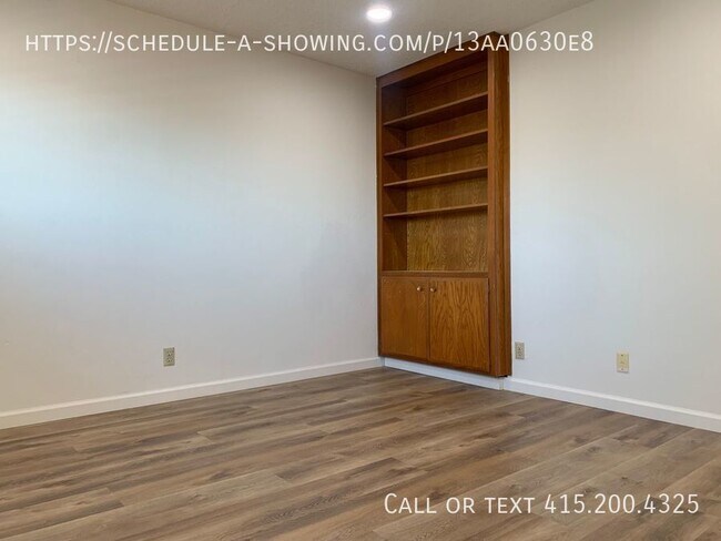 Building Photo - 4840 Minas Dr