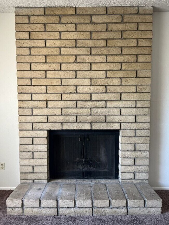 Building Photo - Charming 3 Bed 2 Bath home in Mesa with co...