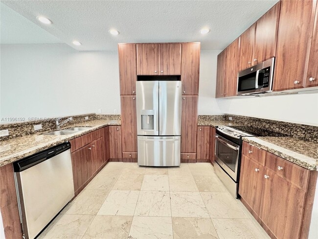 Building Photo - 504 SW 4th Ave