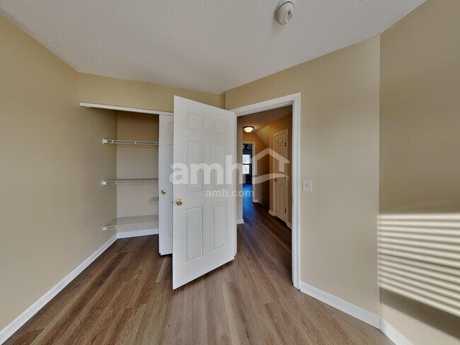 Building Photo - 700 Berlander Dr