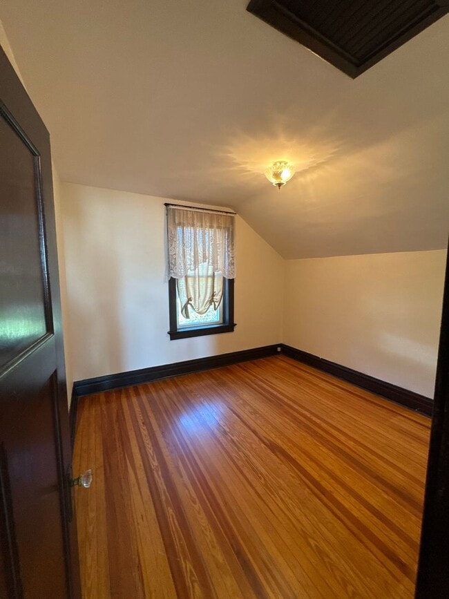 Building Photo - 4949 Nottingham Ave