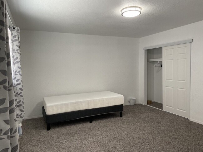 Building Photo - 10604 Fieldrock Ct