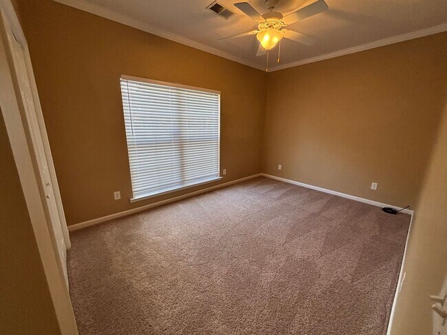 Building Photo - 225 Windsor Trace Dr