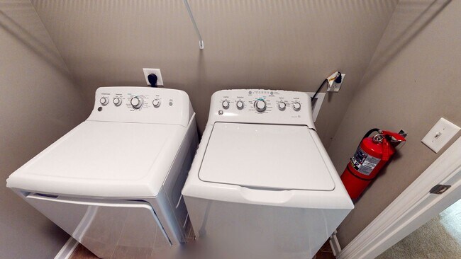 Building Photo - First Floor Rear View Three Bedroom in a Gated Community!