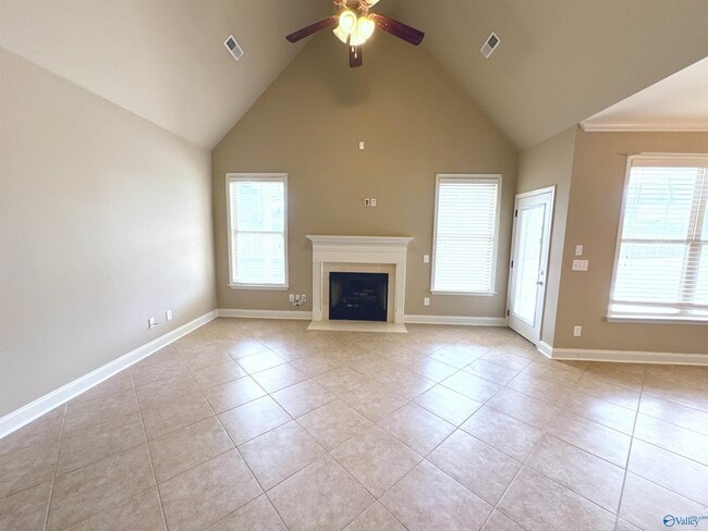 Building Photo - 126 Windridge Way SW