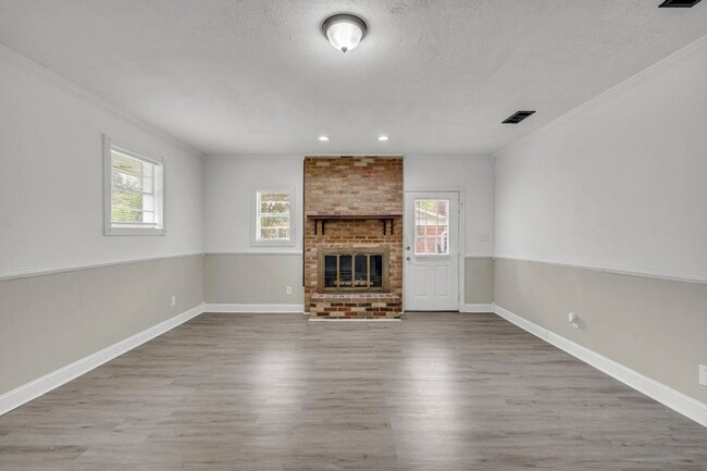 Building Photo - Renovated 3 Bedroom 2 Bath Home for Rent with Detached Garage!