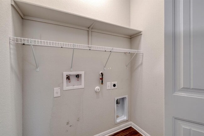Building Photo - 108 Kleberg Ct