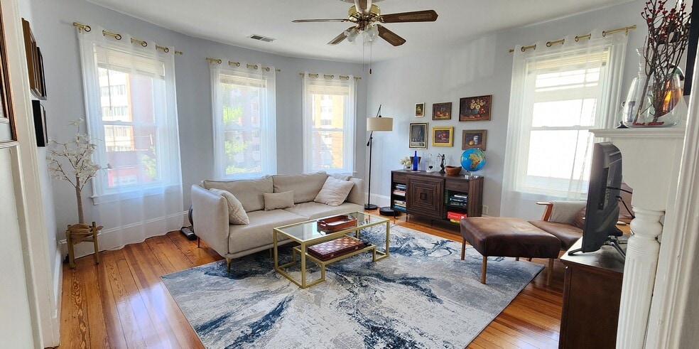 Building Photo - 66 Chestnut St