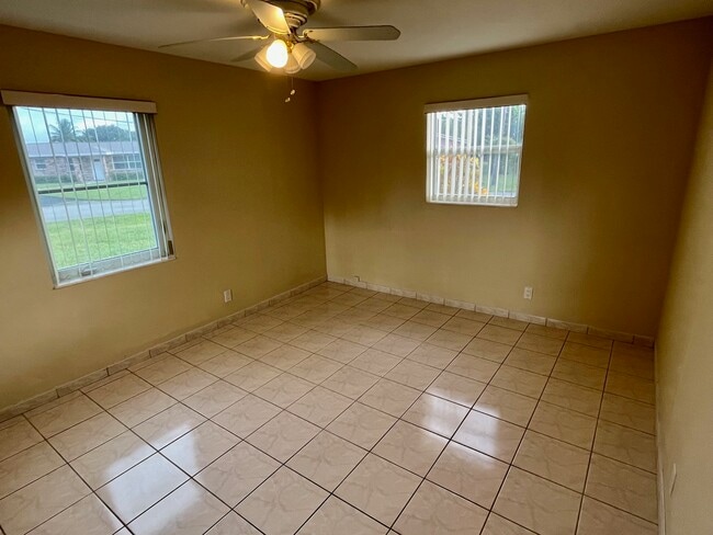 Building Photo - 1400 Beta Ct N