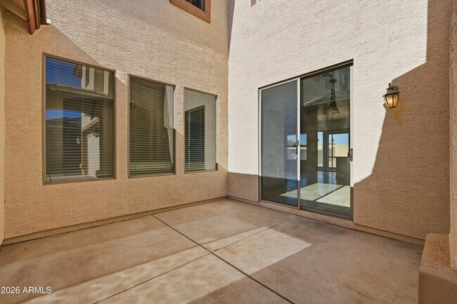 Building Photo - 14162 W Woodbridge Ave