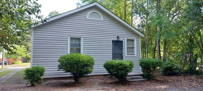 Building Photo - 806 Pou St