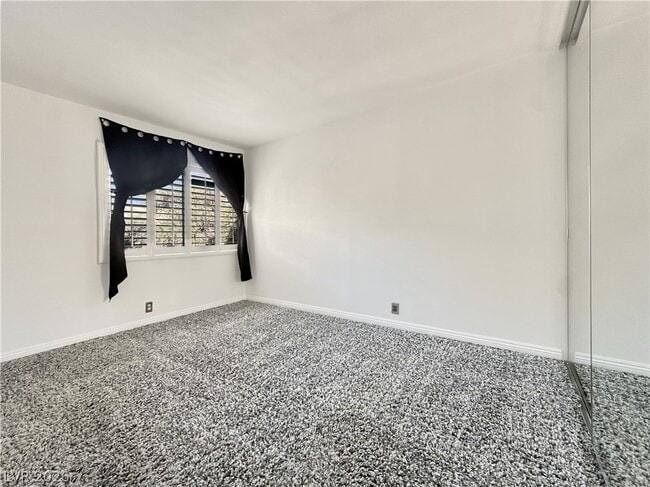 Building Photo - 730 S Royal Crest Cir