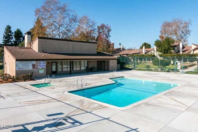 Building Photo - Scandia Pines Condo- Great Amenities!!
