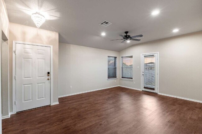 Building Photo - Charming Home in Presidential Meadows