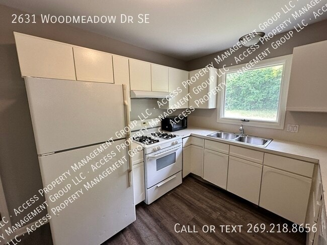 Building Photo - 2631 Woodmeadow Dr SE