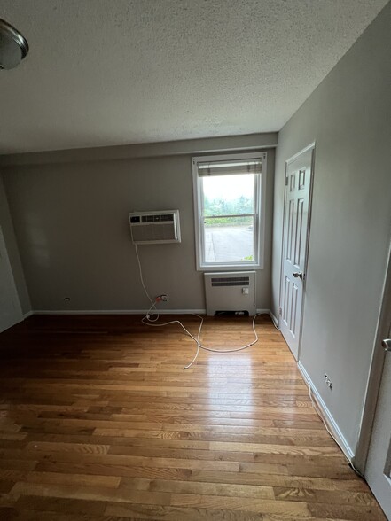 Building Photo - 104 N George Mason Dr