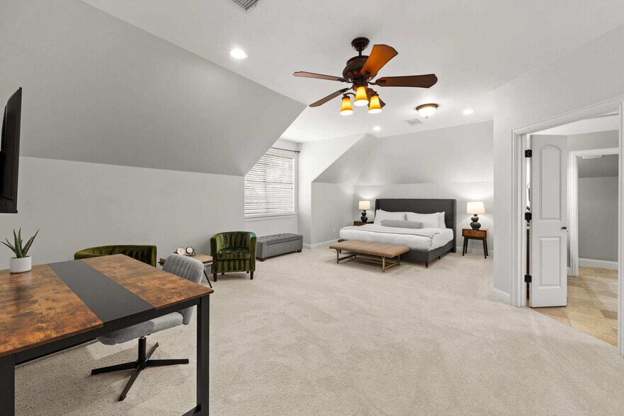 Building Photo - 200 Cove Dr