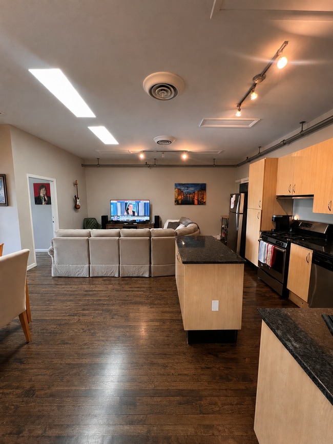Building Photo - 2013 W Division