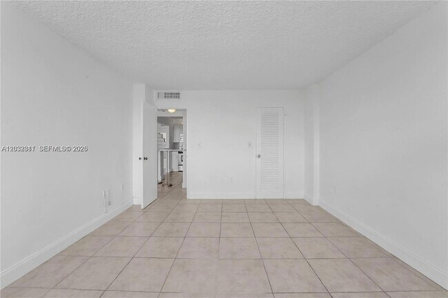 Building Photo - 150 SE 25th Rd