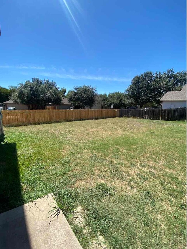 Building Photo - 1214 Champion Dr