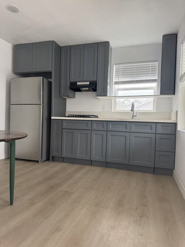 Building Photo - 301 W 1st St