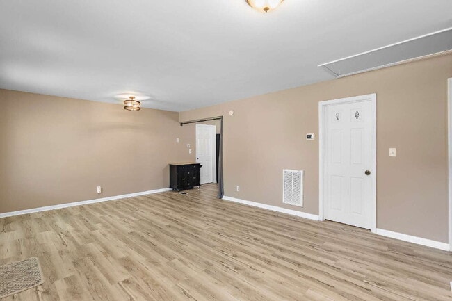 Building Photo - Cavalier Manor