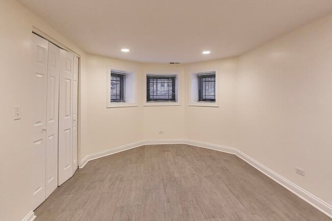 Building Photo - 3901 N Hamilton Ave