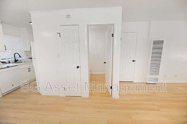 Building Photo - 547 Rodeo Ave