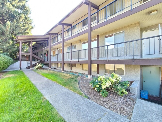 Building Photo - $1,050 - 1 Bed / 1 Bath Spacious Condo in South Hill