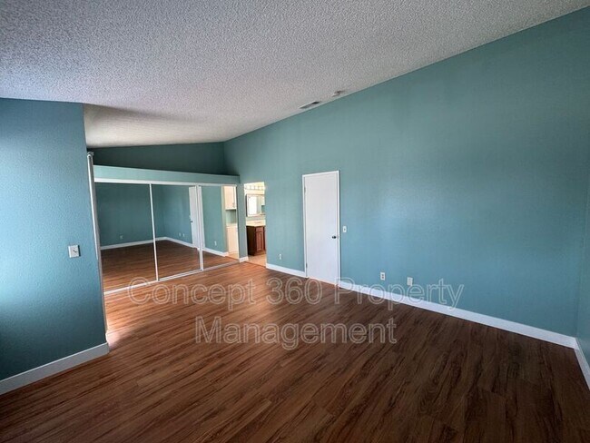 Building Photo - 770 W Almond St