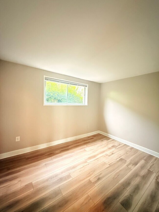 Building Photo - 2 Bedroom Condo near New Carrollton MARC t...