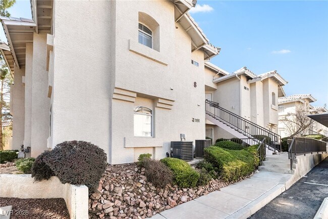 Building Photo - 3320 S Fort Apache Rd