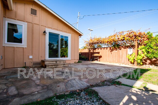 Building Photo - 40 Encina Ave