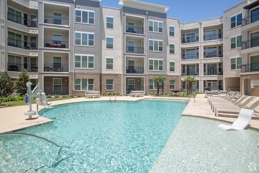 Pool - The Green at Northpark