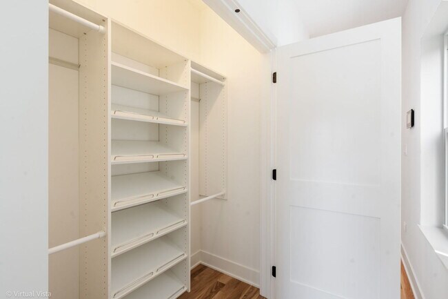 Building Photo - 2122 W 18th Pl