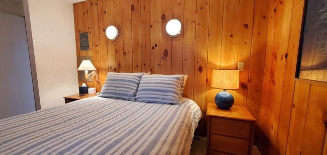 Building Photo - 2 Bedroom Extended Stay in Williamsburg with Low Off-Season Rates!