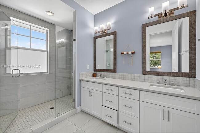 Building Photo - 608 SW 15th St