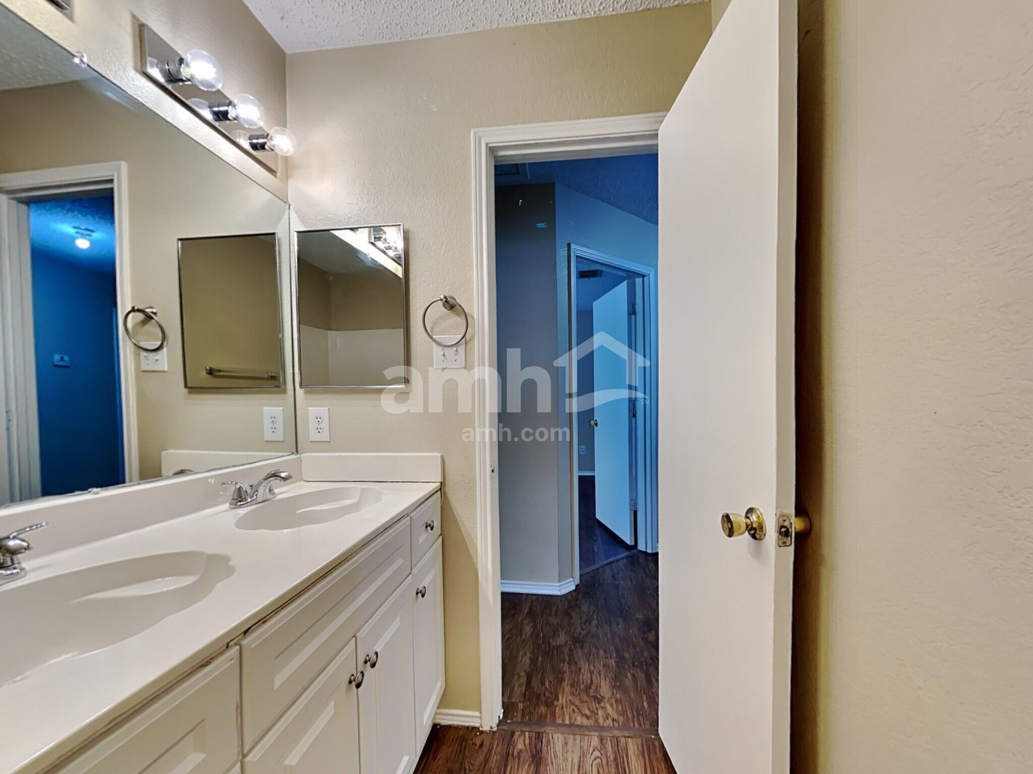 Building Photo - 3004 Cesareo Dr