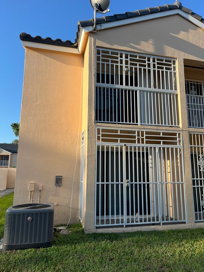 Building Photo - 2551 NW 26th St
