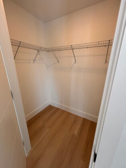 Building Photo - 1541 Van Buren St