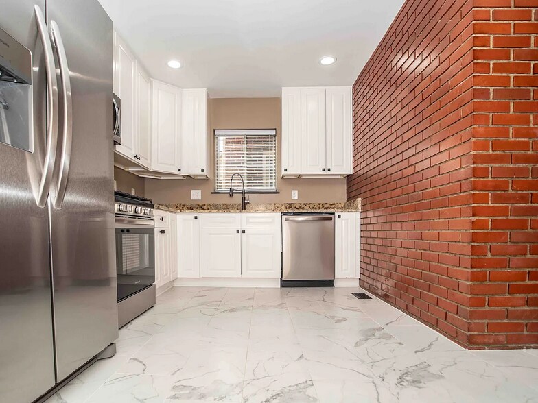 Building Photo - 2869 Sullivant Ave