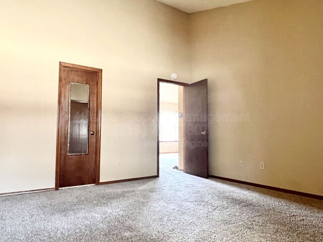 Building Photo - 5589 Tamworth Dr