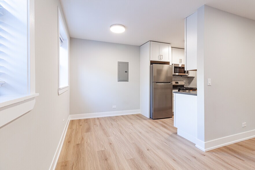 Building Photo - 520 W Aldine Ave