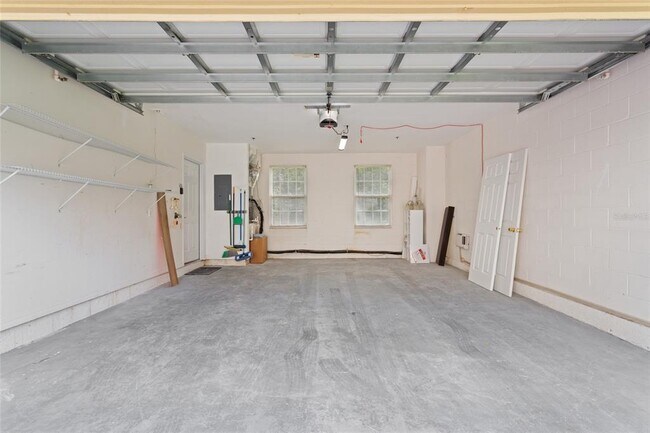 Building Photo - 754 Centervale Dr