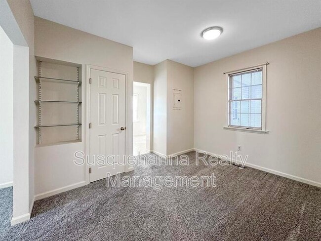 Building Photo - 339 E Derry Rd